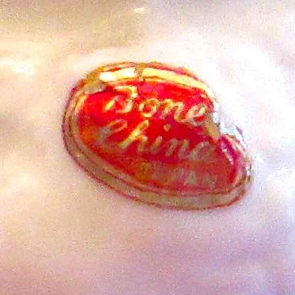 Vtg salt & pepper bone china very white poodle shakers Japan - Picture 2 of 6